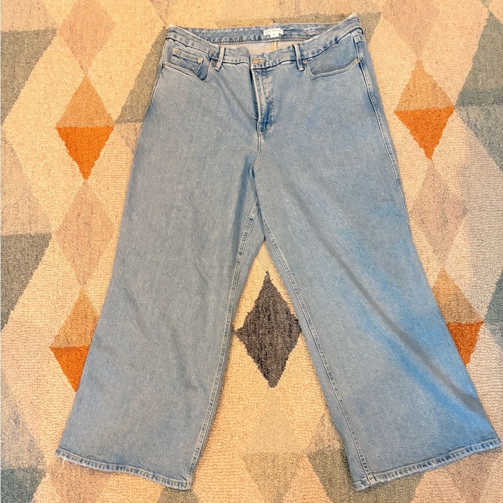Good American Good Skate Crop Light Blue Jeans